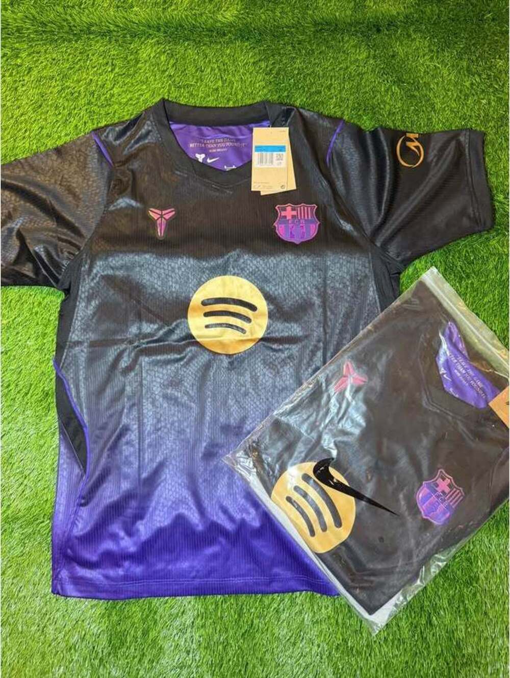 Diseño Espectacular: Jersey FC Barcelona Edición Negra y Morada